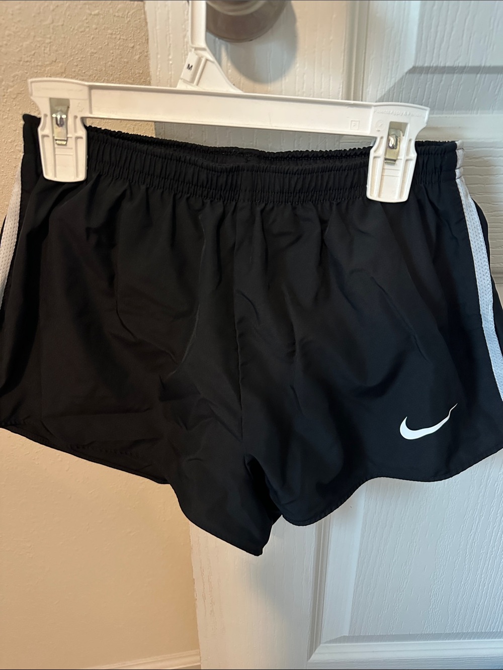 Nike Black Women's Athletic Running Shorts with slide slit built in liner small